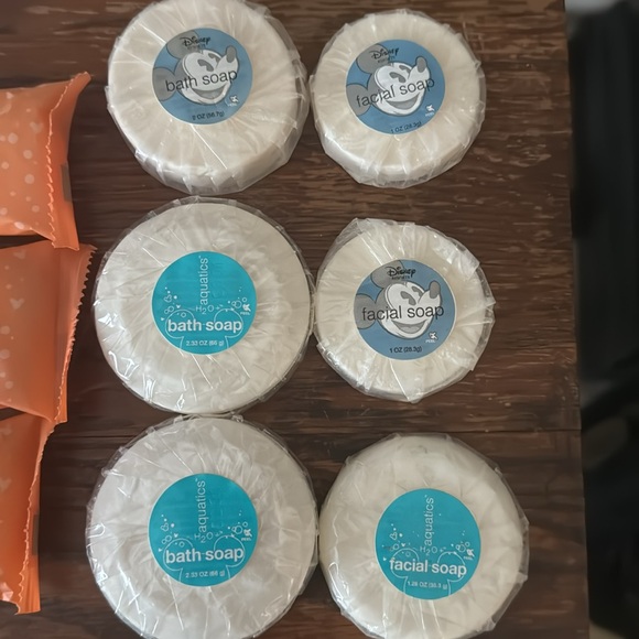 Disney Resort Toiletries - Picture 5 of 6